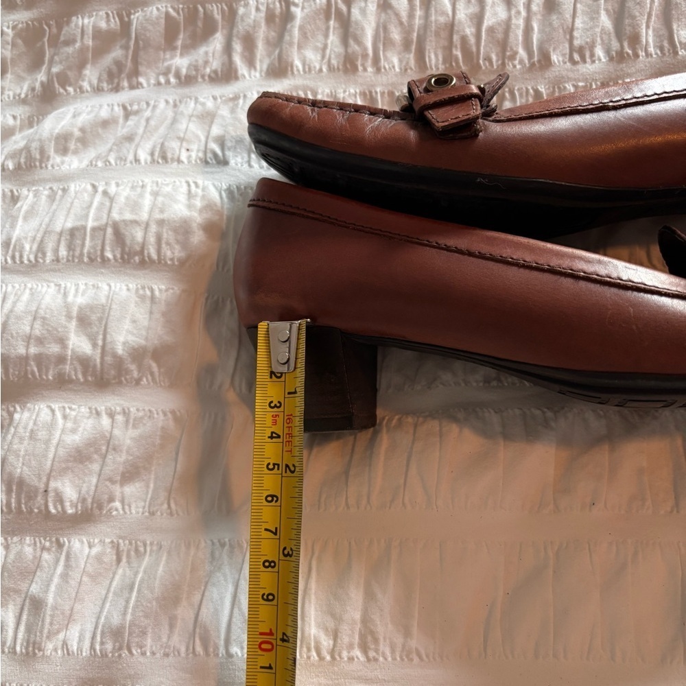 Geox Women's Tan Leather Loafers with Gold Accents - Picture 4 of 4